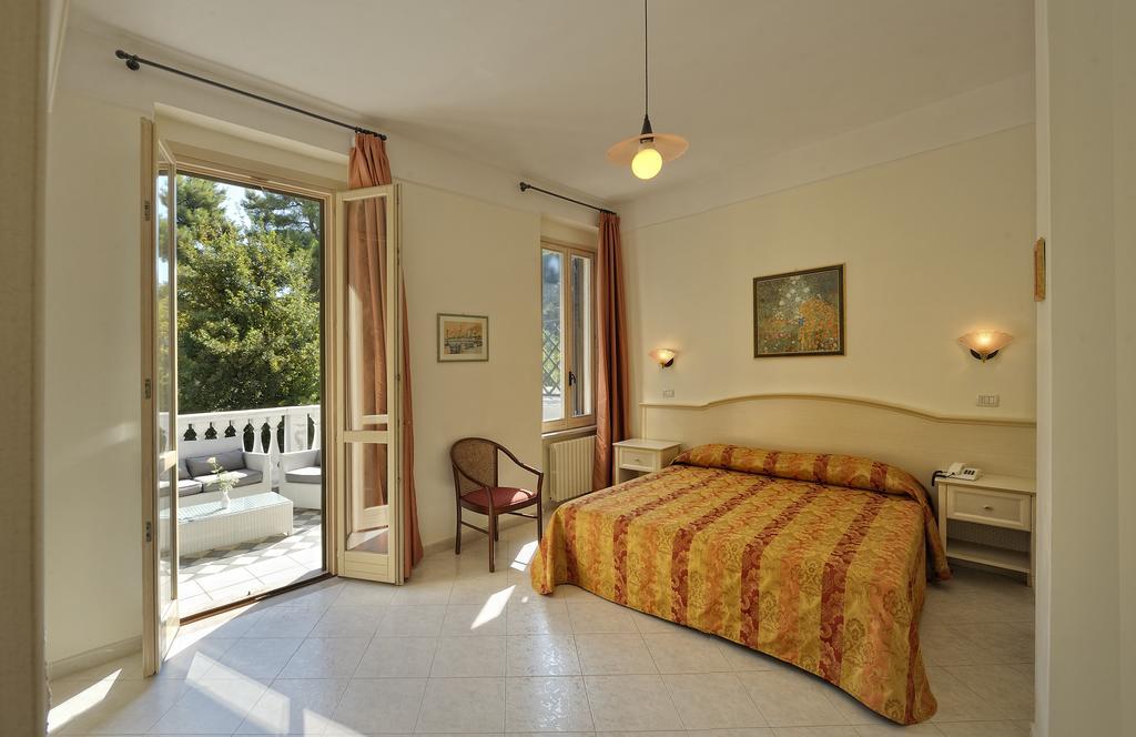 Park Hotel Villa Maria San Menaio Quarto foto