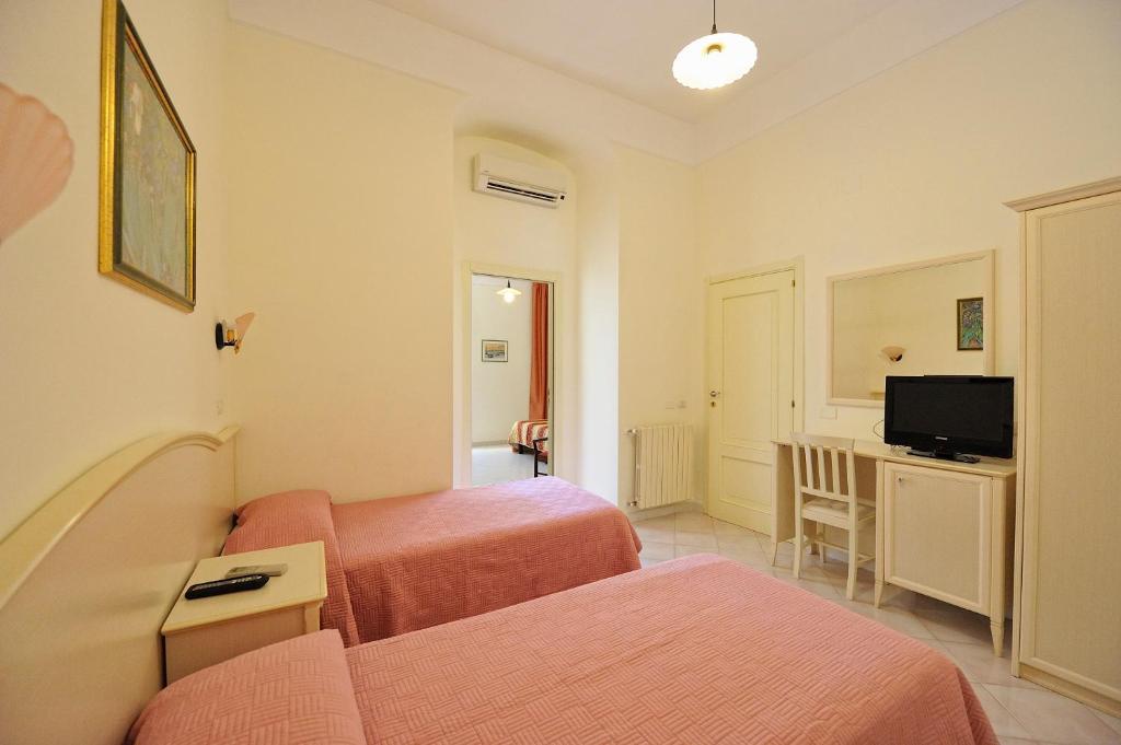Park Hotel Villa Maria San Menaio Quarto foto